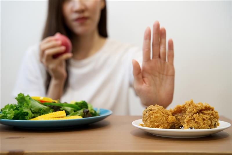 How to avoid overeating at a restaurant.
